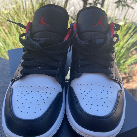 Air Jordan 1 Low - Picture 7 of 8